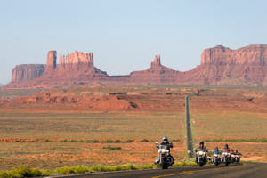 monument valley<br>NIKON D200, 100 mm, 100 ISO,  1/500 sec,  f : 8 